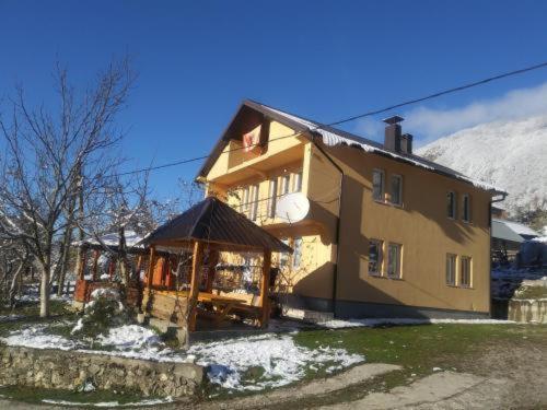 Dedushi Guesthouse &Wood Cabins-Camping Place Gusinje Eksteriør billede