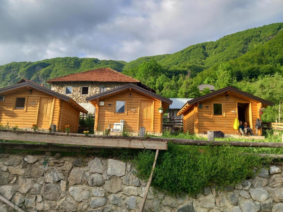 Dedushi Guesthouse &Wood Cabins-Camping Place Gusinje Eksteriør billede