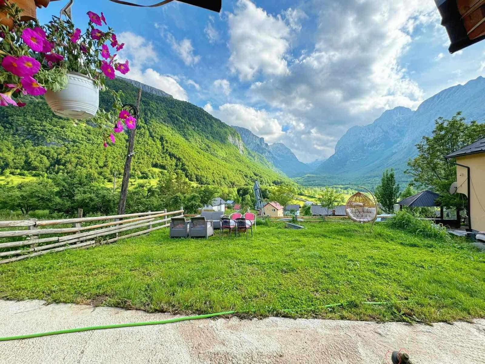 Dedushi Guesthouse &Wood Cabins-Camping Place Gusinje Eksteriør billede